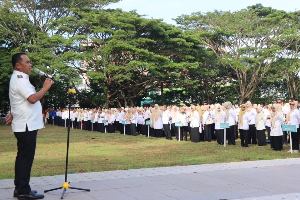 Tingkatkan Disiplin Pegawai, Bupati Andi Rosman Launching SIKAP MARADEKA, Imbau ASN Naik Motor Ke Kantor